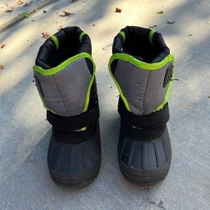 Kids snow boot or rain boots